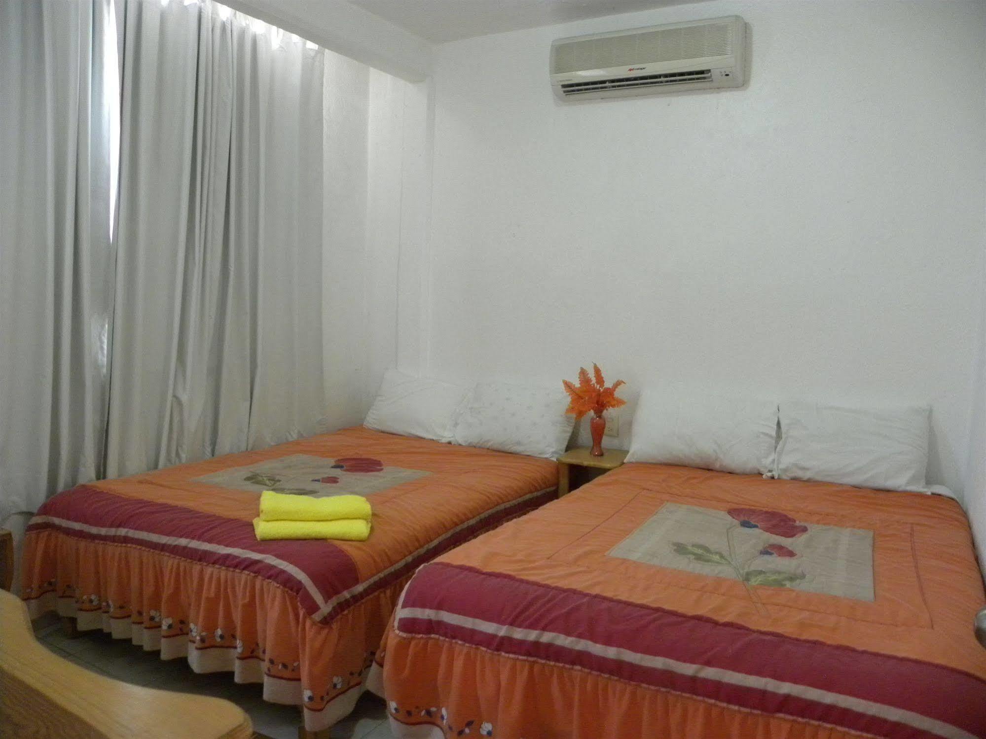 Hotel Victoria Zihuatanejo Bagian luar foto